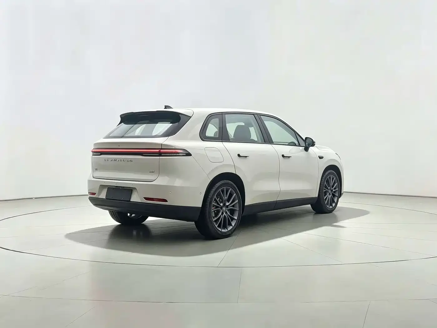 Leapmotor C10 2026 605 LiDAR Edition, снимка 2 - Автомобили и джипове - 56663451