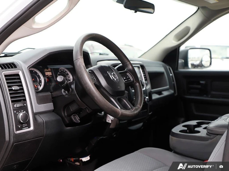 Dodge RAM 1500 * TradesmanSXT, QUAD, 4X4, HEMI, POWER GROUP, AS T, снимка 7 - Автомобили и джипове - 52976672