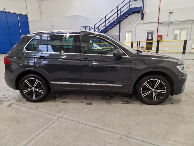 VW Tiguan, снимка 10 - Автомобили и джипове - 49518770