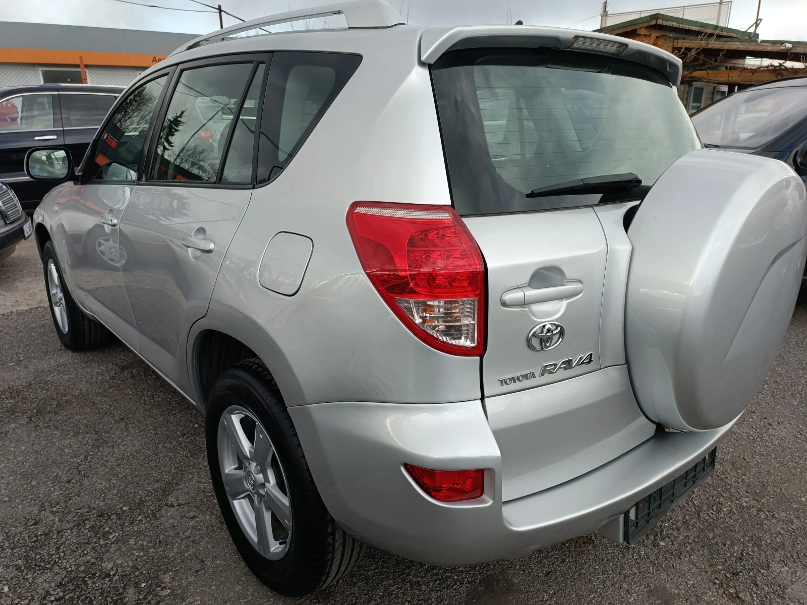 Toyota Rav4 2.2D4D - изображение 4