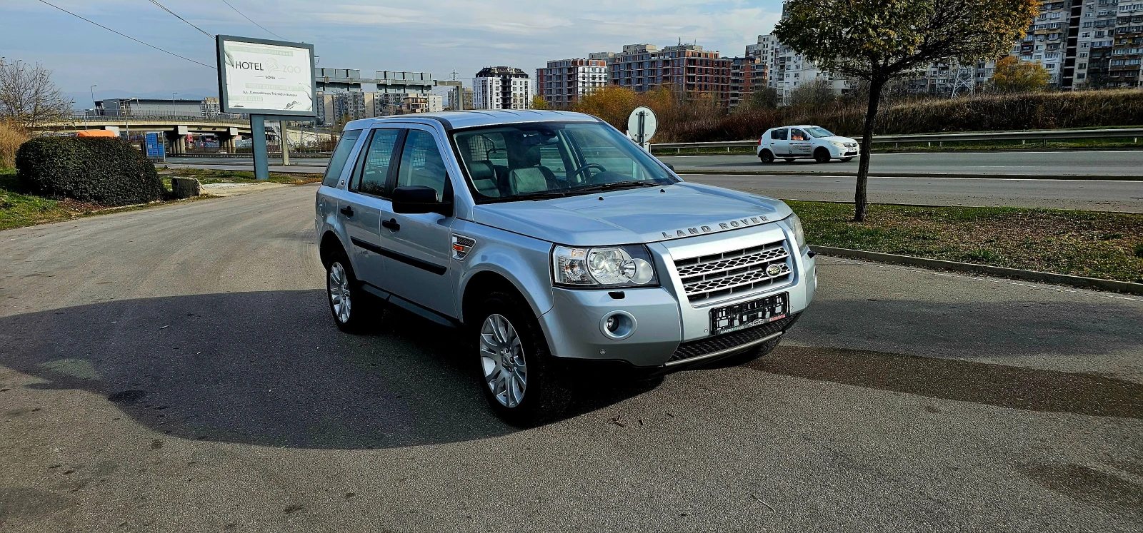 Land Rover Freelander 2.2  4Х4 - изображение 2