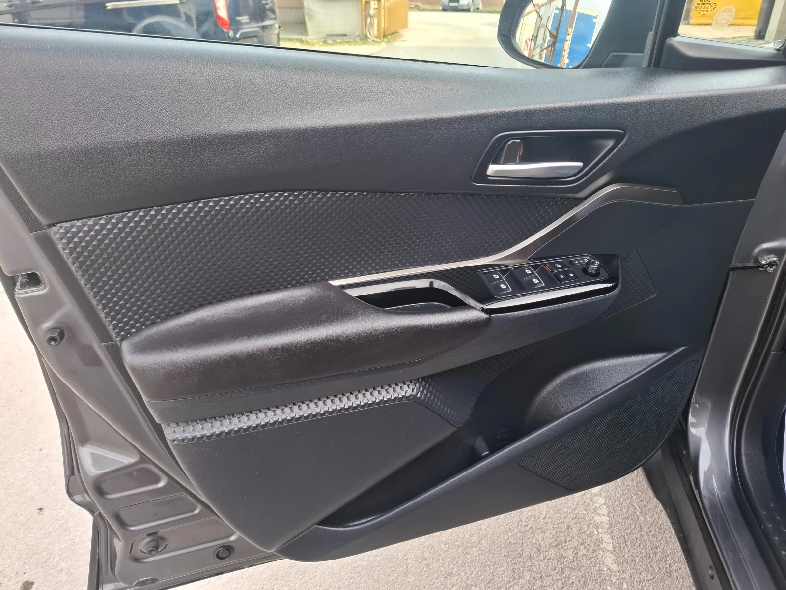 Toyota C-HR 1.8HYBRID Камера Подгрев, снимка 7 - Автомобили и джипове - 53876566