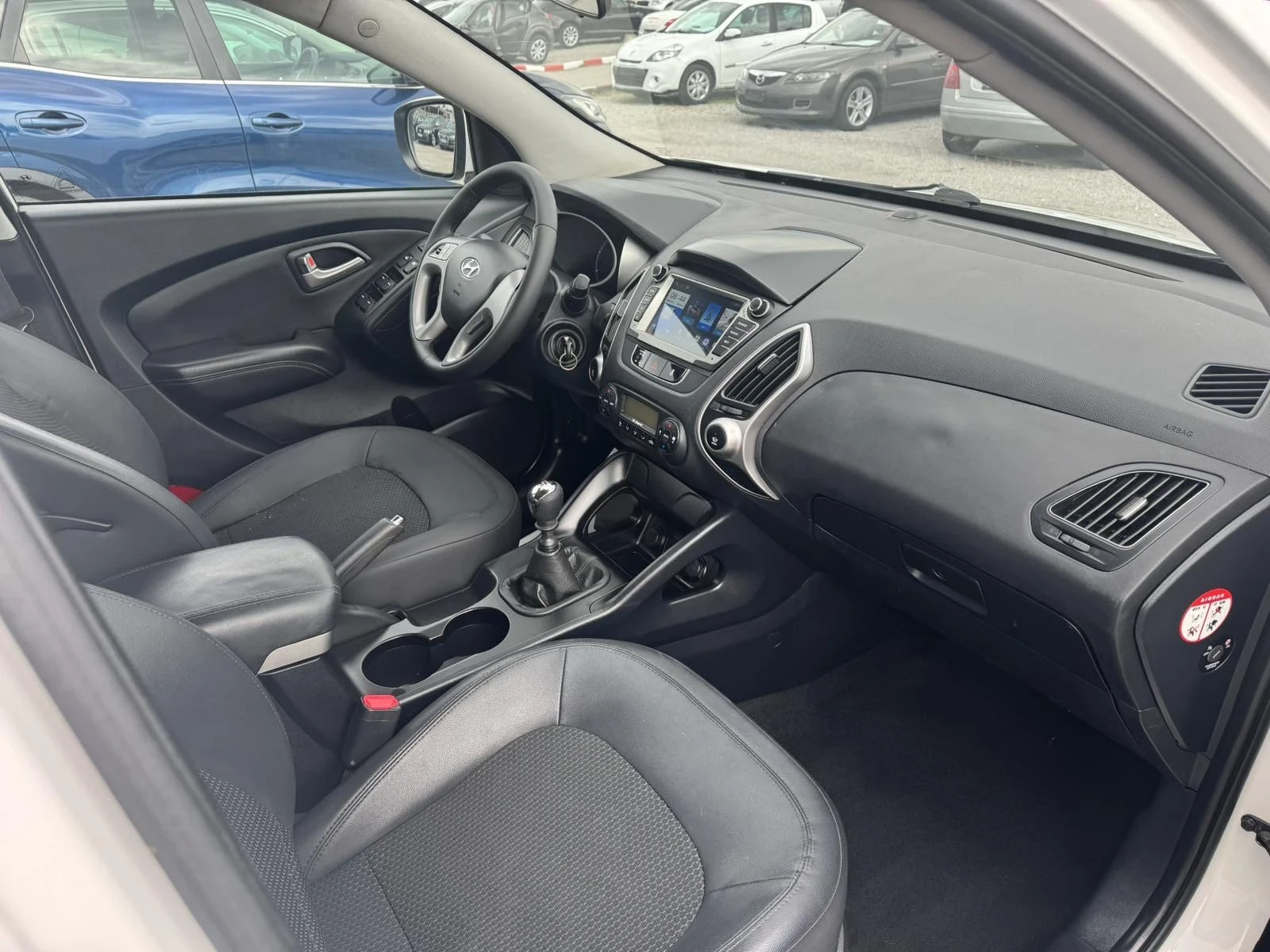 Hyundai IX35 1.7 CRDi, снимка 13 - Автомобили и джипове - 54116240