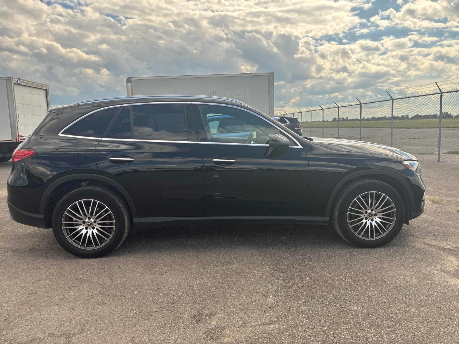 Mercedes-Benz GLC 300 * 300 * CARFAX * , снимка 3 - Автомобили и джипове - 56072423