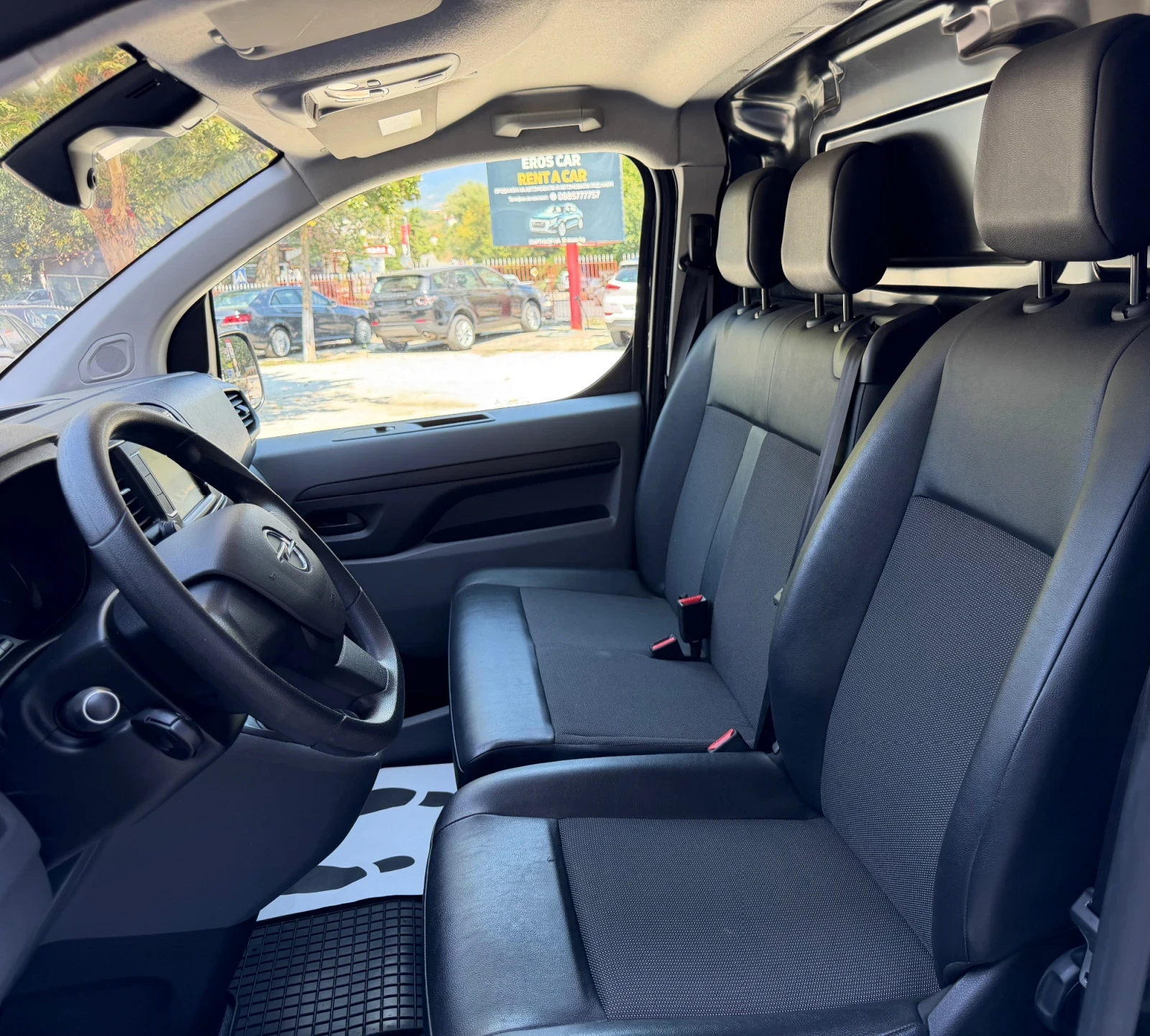 Opel Vivaro 2.0HDI/СервизноОборудване/Camera/Navi, снимка 8 - Бусове и автобуси - 55691566