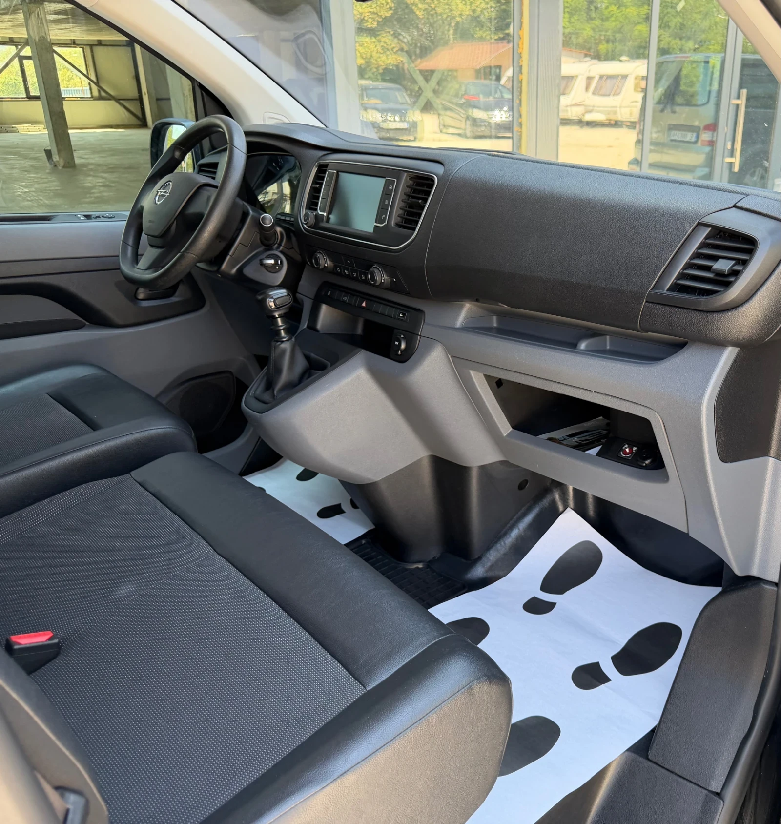 Opel Vivaro 2.0HDI/СервизноОборудване/Camera/Navi, снимка 9 - Бусове и автобуси - 55691566