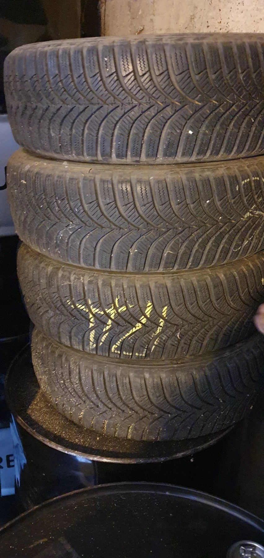 Гуми Зимни 205/55R16, снимка 4 - Гуми и джанти - 56171538