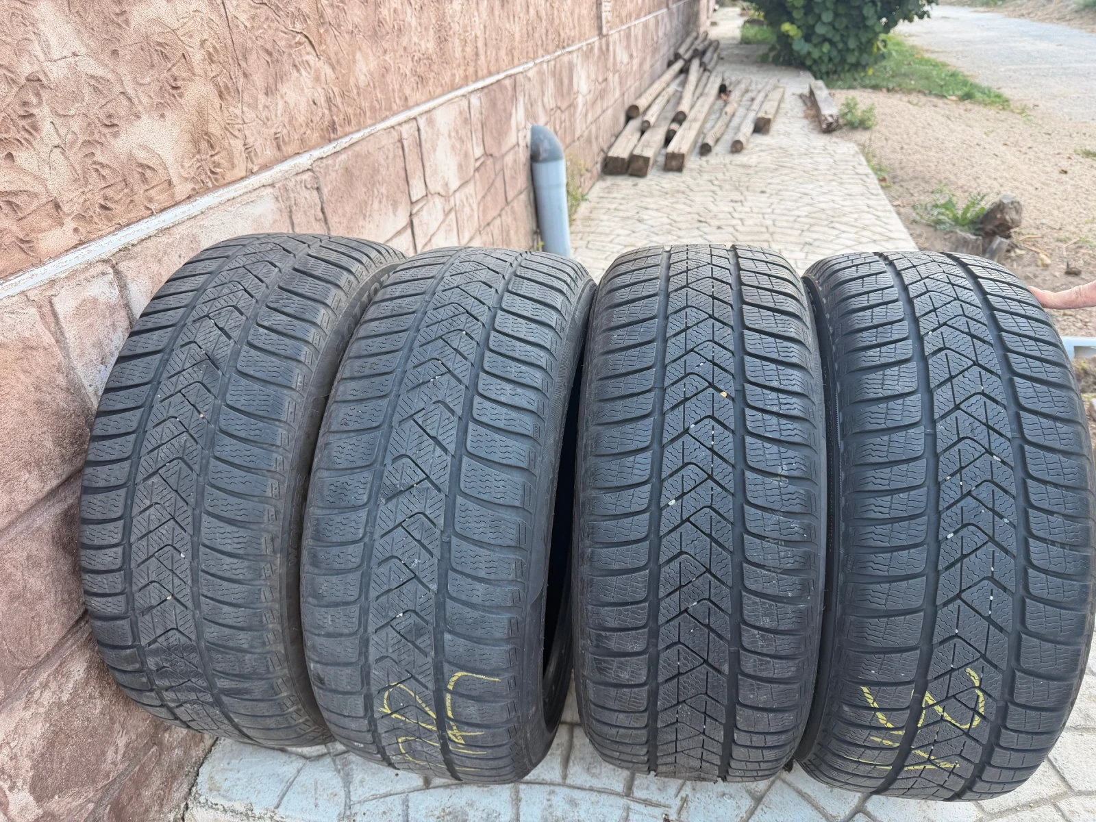 Гуми Зимни 225/45R18