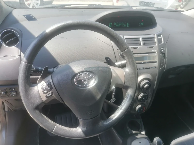 Toyota Yaris, снимка 8 - Автомобили и джипове - 47007937