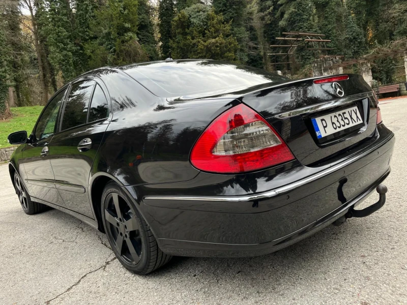 Mercedes-Benz E 220 FACELIFT/НАП. ОБСЛУЖЕН/С НОВИ ГУМИ DOT0324/ВС.ПЛ., снимка 3 - Автомобили и джипове - 48065485