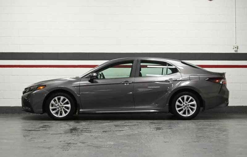 Toyota Camry Toyota Camry* SE FWD* АвтоКредит* (ЦЕНА ДО БГ), снимка 2 - Автомобили и джипове - 53048537