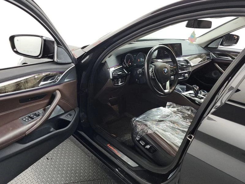 BMW 540 540i xDrive Luxury Plus| 340к.с.| ВКЛ.ТЕХНОТЕСТ, снимка 10 - Автомобили и джипове - 55573577