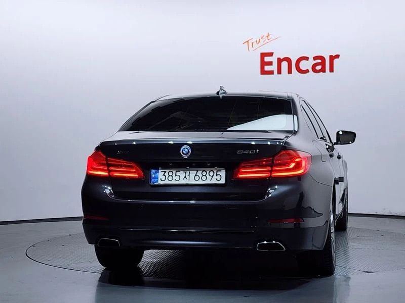 BMW 540 540i xDrive Luxury Plus| 340к.с.| ВКЛ.ТЕХНОТЕСТ, снимка 4 - Автомобили и джипове - 55573577