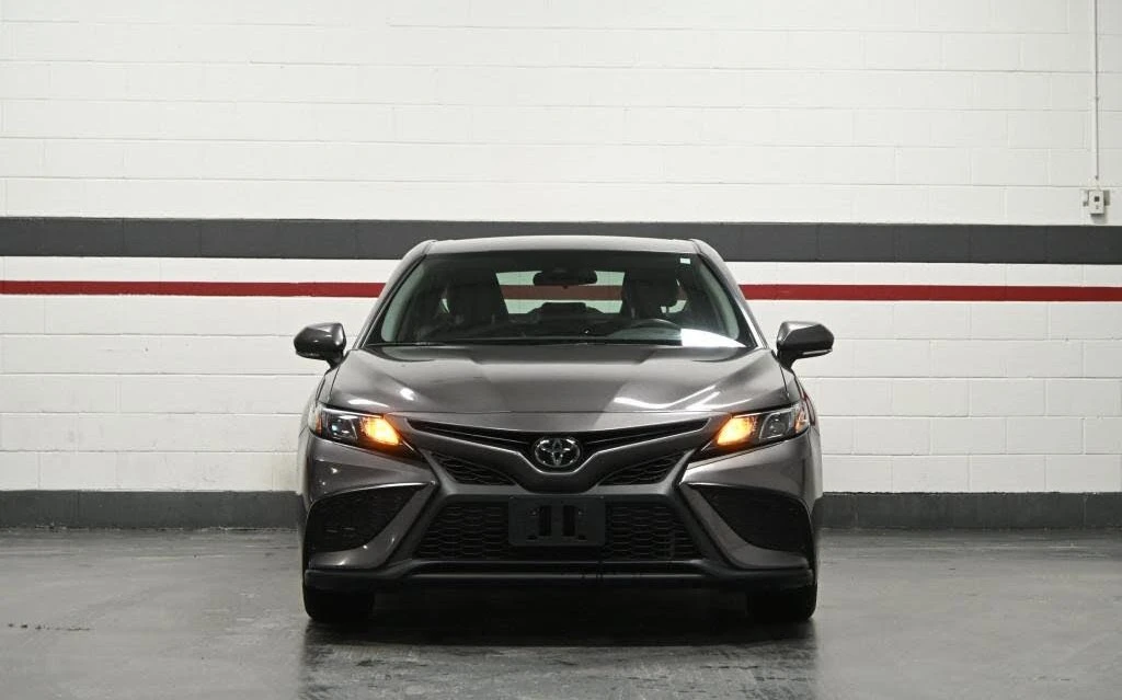 Toyota Camry Toyota Camry* SE FWD* АвтоКредит* (ЦЕНА ДО БГ), снимка 1