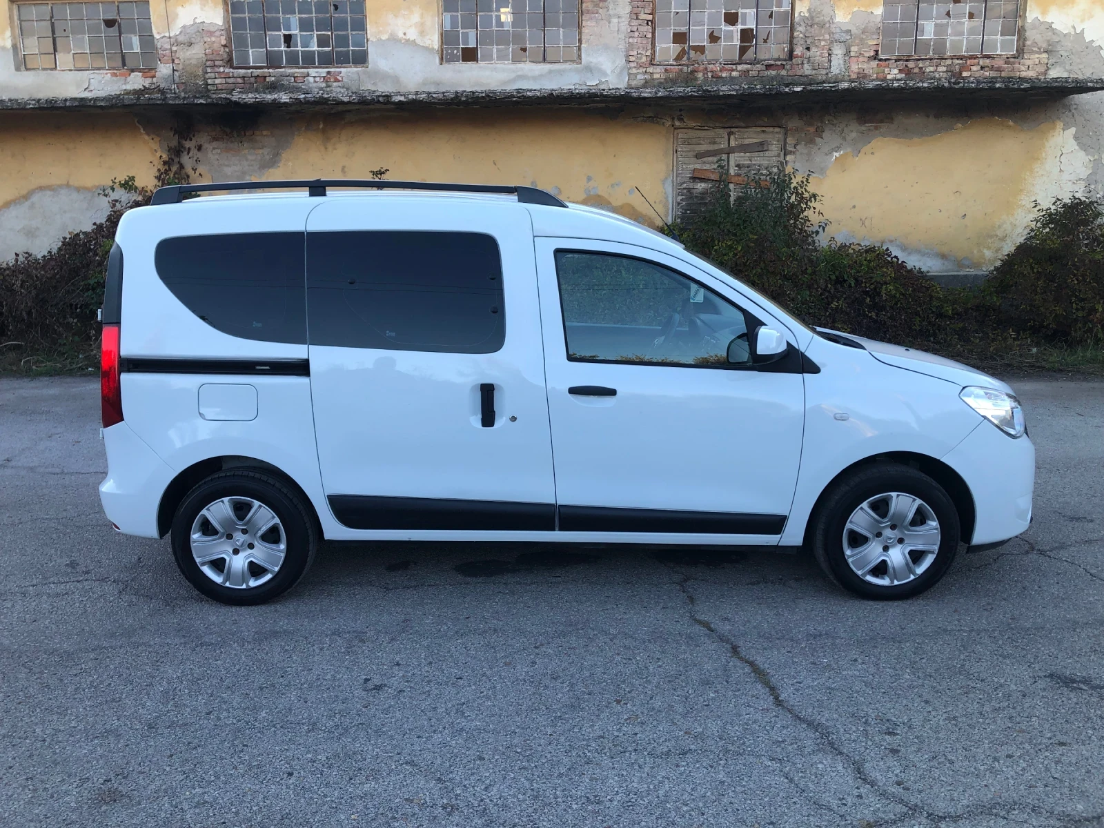 Dacia Dokker 1.6i* 102к.с.* ВСИЧКИ ЕКСТРИ* 36хил.км*  - изображение 7