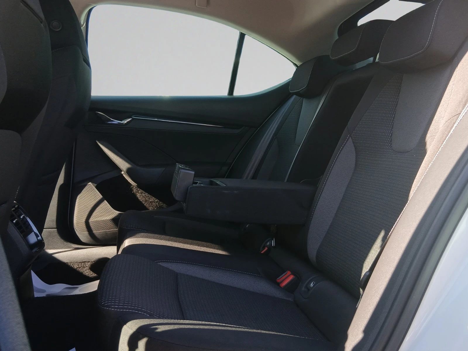 Skoda Octavia 1.5 TSI Ambition, снимка 12 - Автомобили и джипове - 54111990