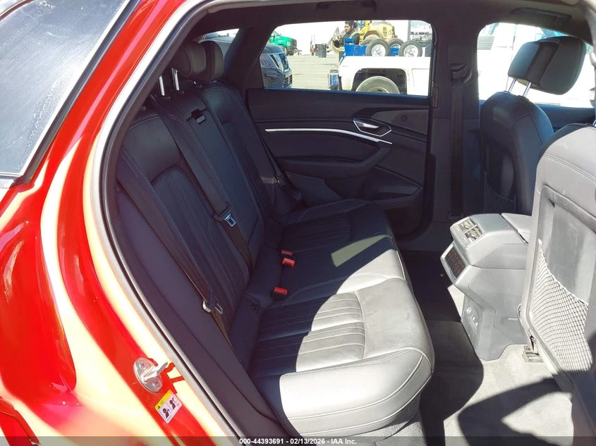 Audi E-Tron Premium Quattro, снимка 8 - Автомобили и джипове - 54141636