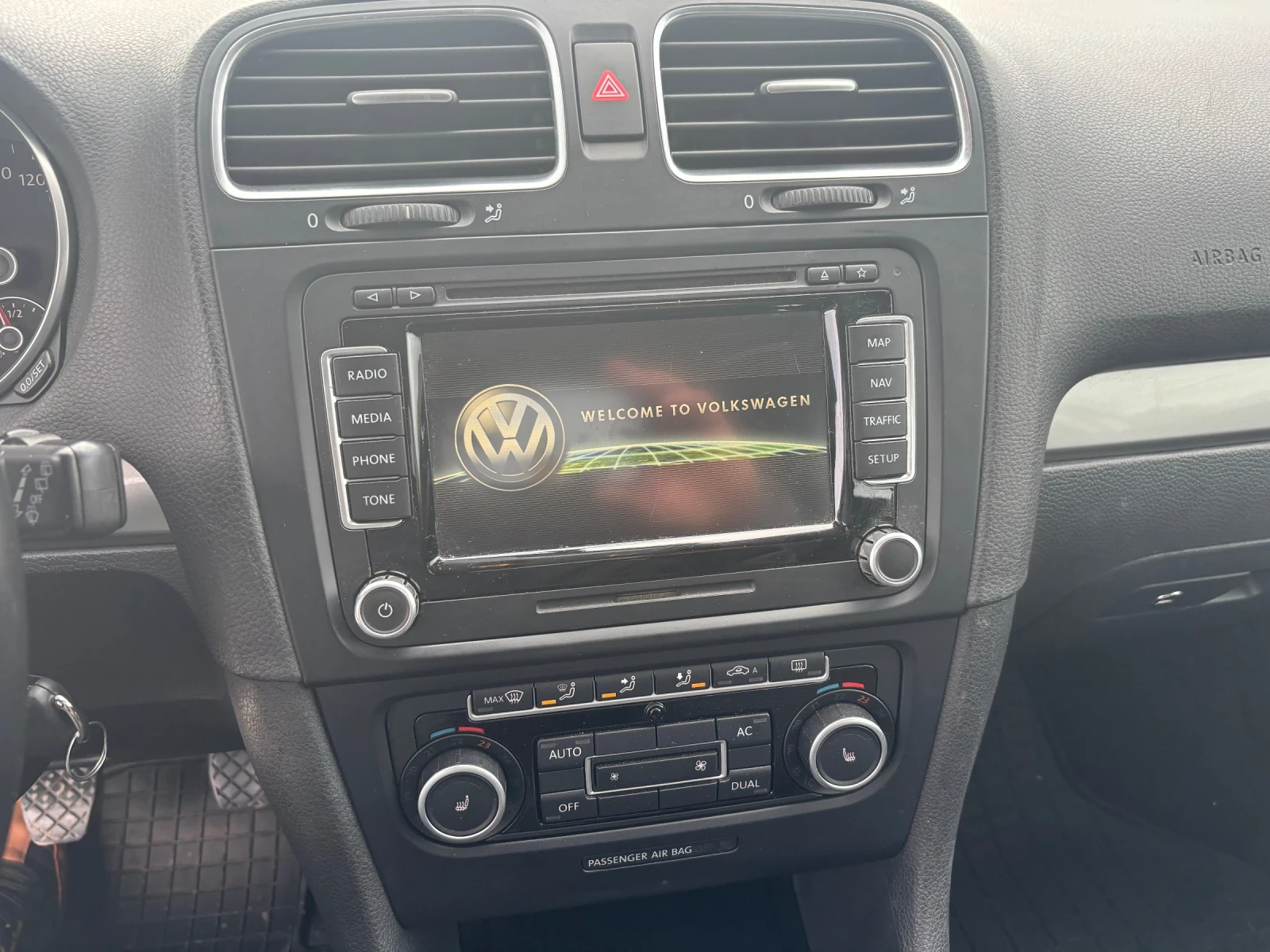 VW Golf 1.6TDI-105 , снимка 12 - Автомобили и джипове - 54525900