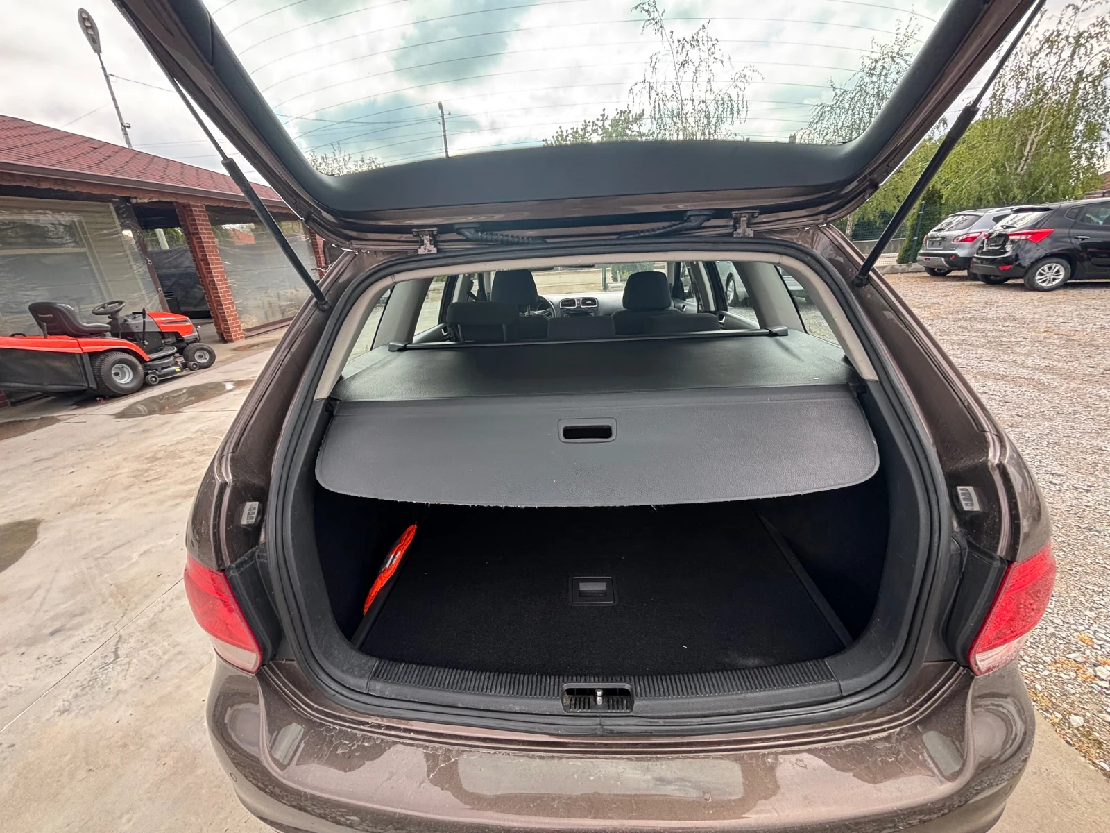 VW Golf 1.6TDI-105 , снимка 16 - Автомобили и джипове - 54525900