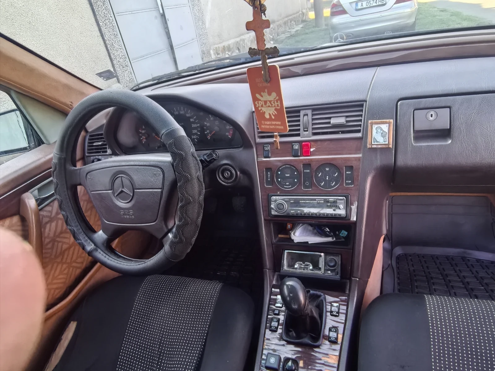Mercedes-Benz C 180, снимка 6 - Автомобили и джипове - 55303432