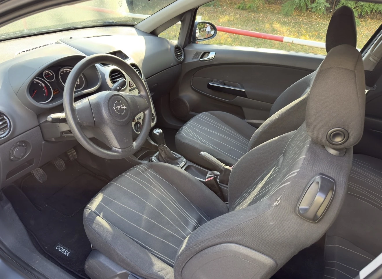 Opel Corsa 1.2, снимка 10 - Автомобили и джипове - 55645316