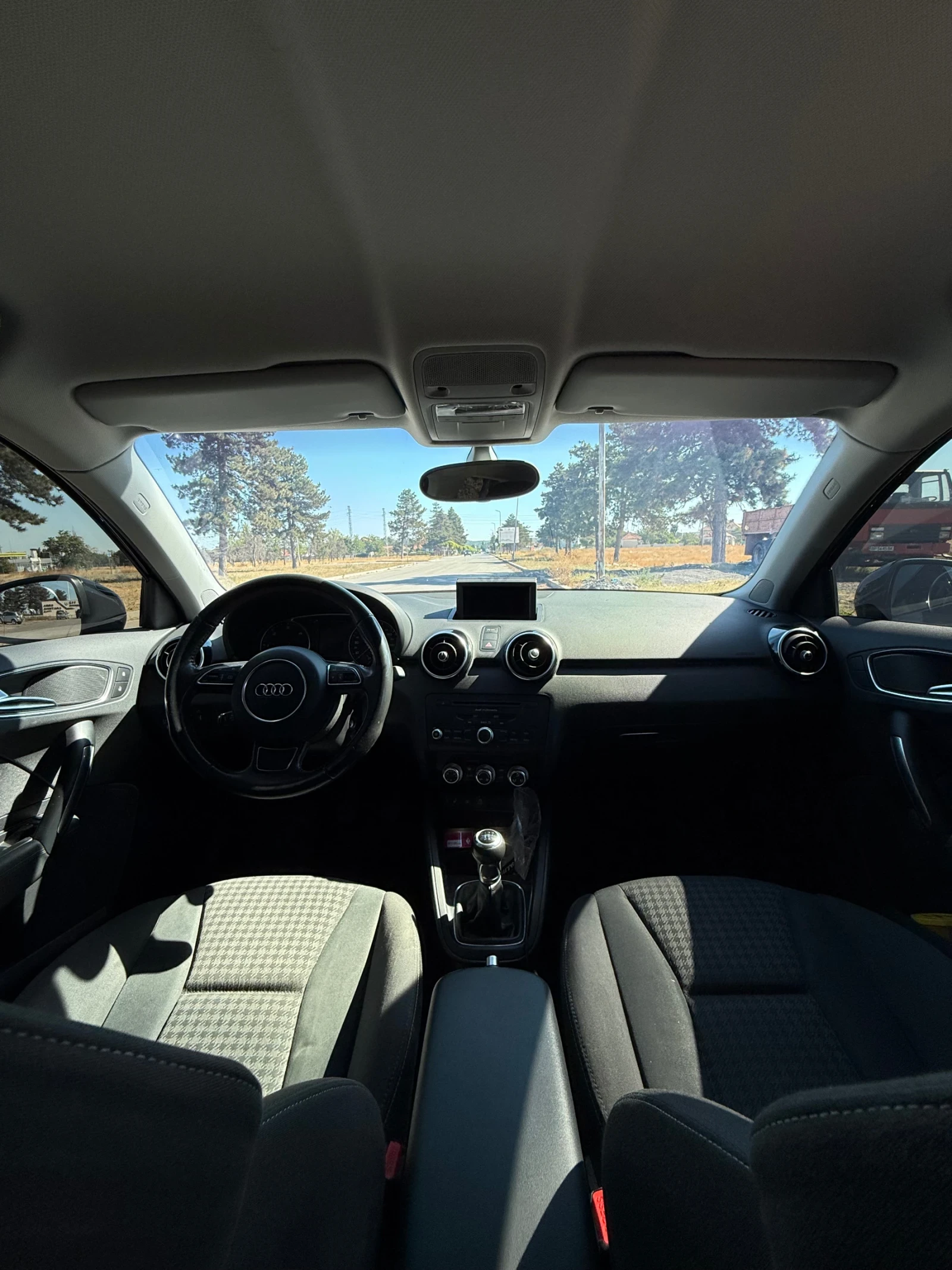 Audi A1, снимка 9 - Автомобили и джипове - 55975476