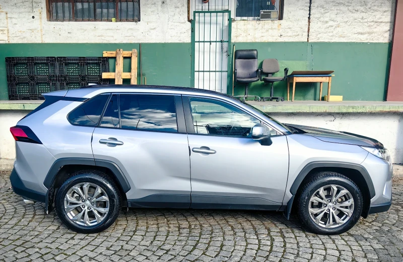 Toyota Rav4, снимка 1 - Автомобили и джипове - 47457815