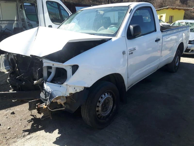 Toyota Hilux 2.5d.4x2 - изображение 2