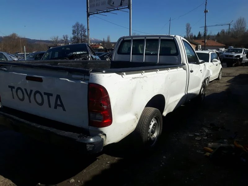 Toyota Hilux 2.5d.4x2 - изображение 3