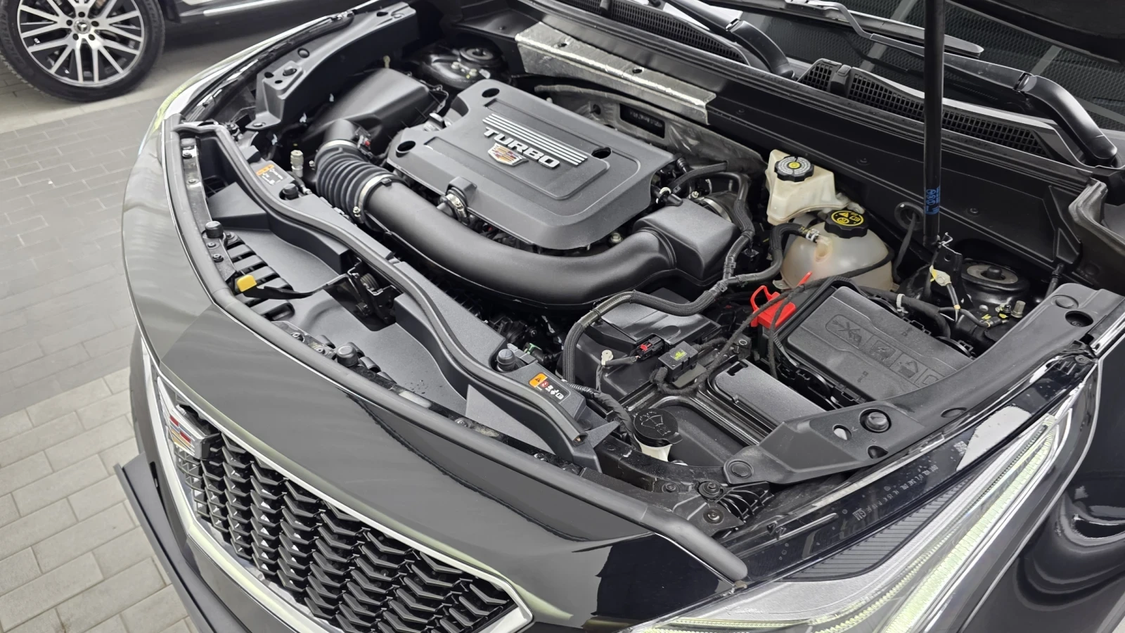 Cadillac XT4 2.0 Sport AWD Панорама, Disi, Head Up, обдухване, снимка 5 - Автомобили и джипове - 54869040