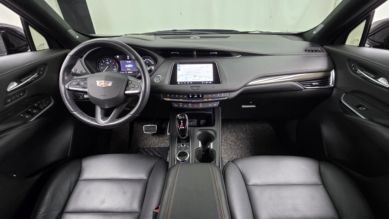 Cadillac XT4 2.0 Sport AWD Панорама, Disi, Head Up, обдухване, снимка 4 - Автомобили и джипове - 54869040