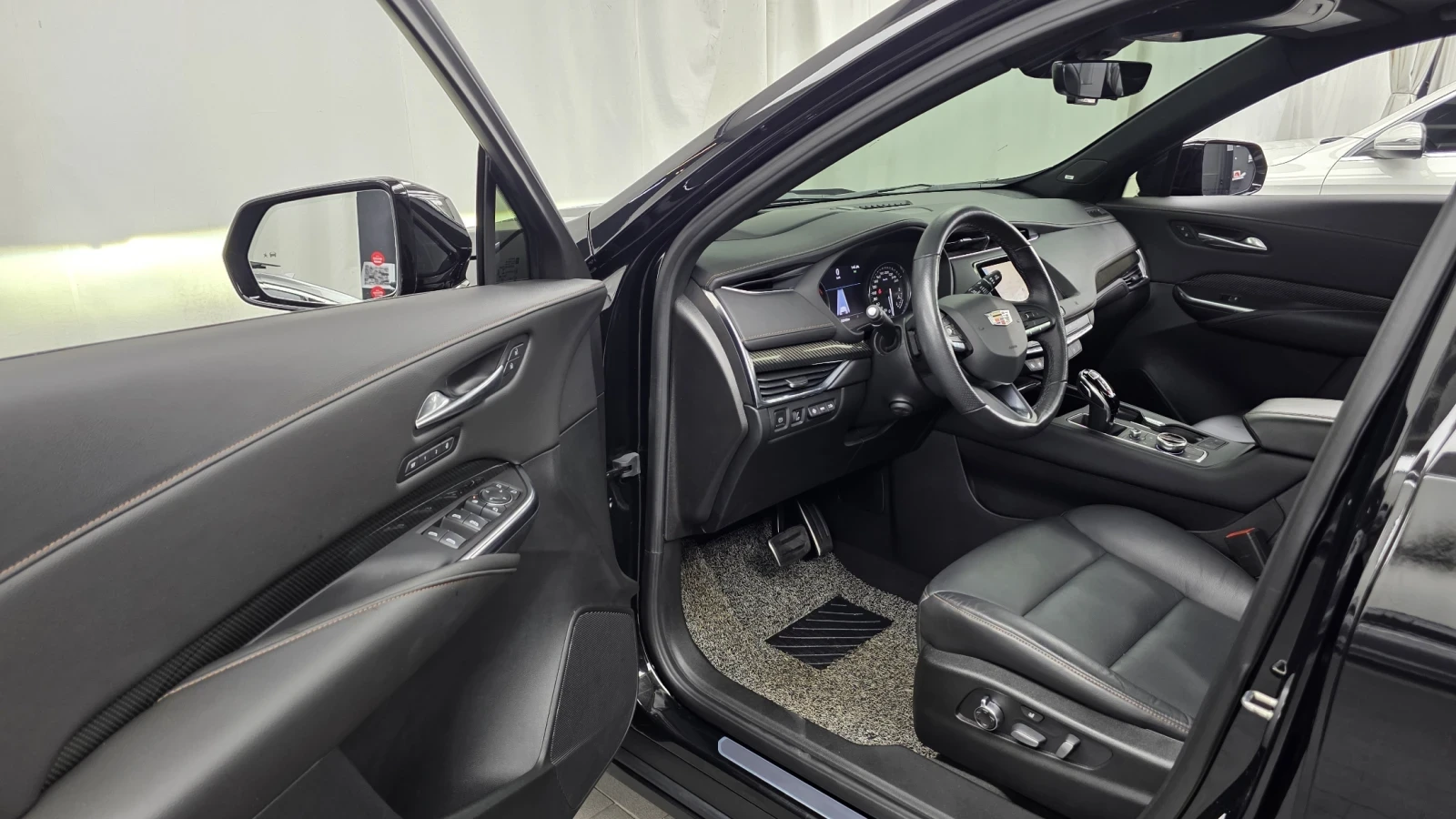 Cadillac XT4 2.0 Sport AWD Панорама, Disi, Head Up, обдухване, снимка 7 - Автомобили и джипове - 54869040