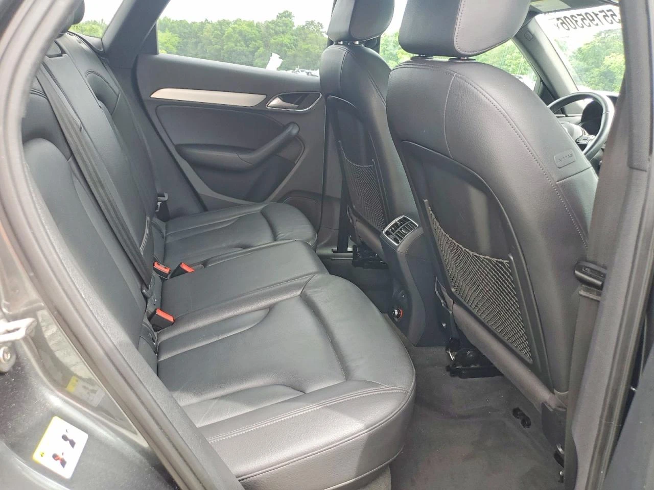 Audi Q3 2.0l Premium, снимка 11 - Автомобили и джипове - 55093924