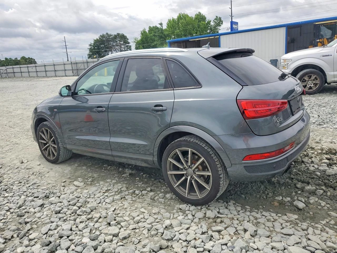 Audi Q3 2.0l Premium, снимка 2 - Автомобили и джипове - 55093924