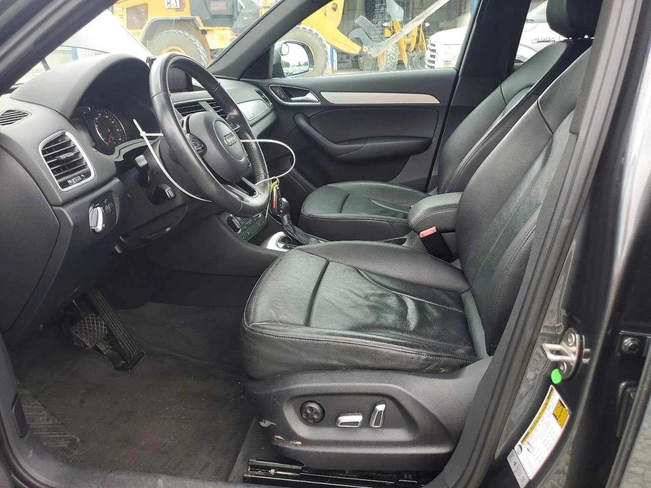 Audi Q3 2.0l Premium, снимка 7 - Автомобили и джипове - 55093924