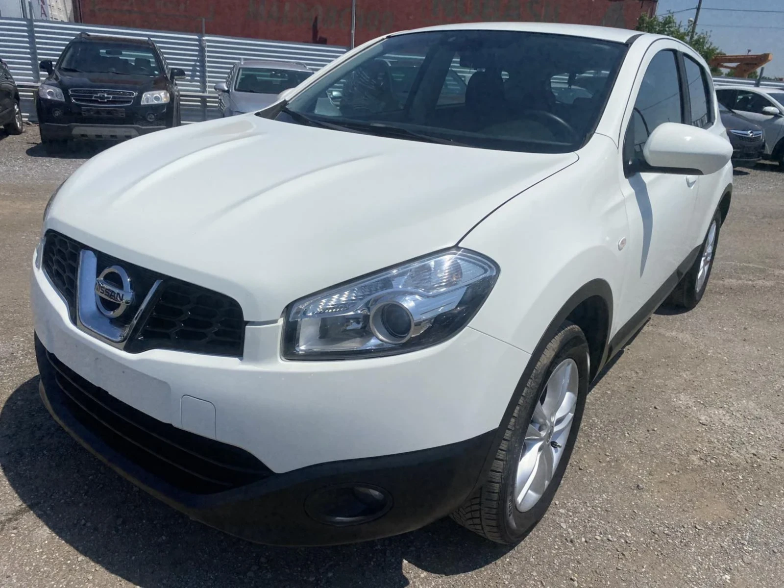 Nissan Qashqai 1.6i Фабрична ГАЗ , снимка 2 - Автомобили и джипове - 55351419