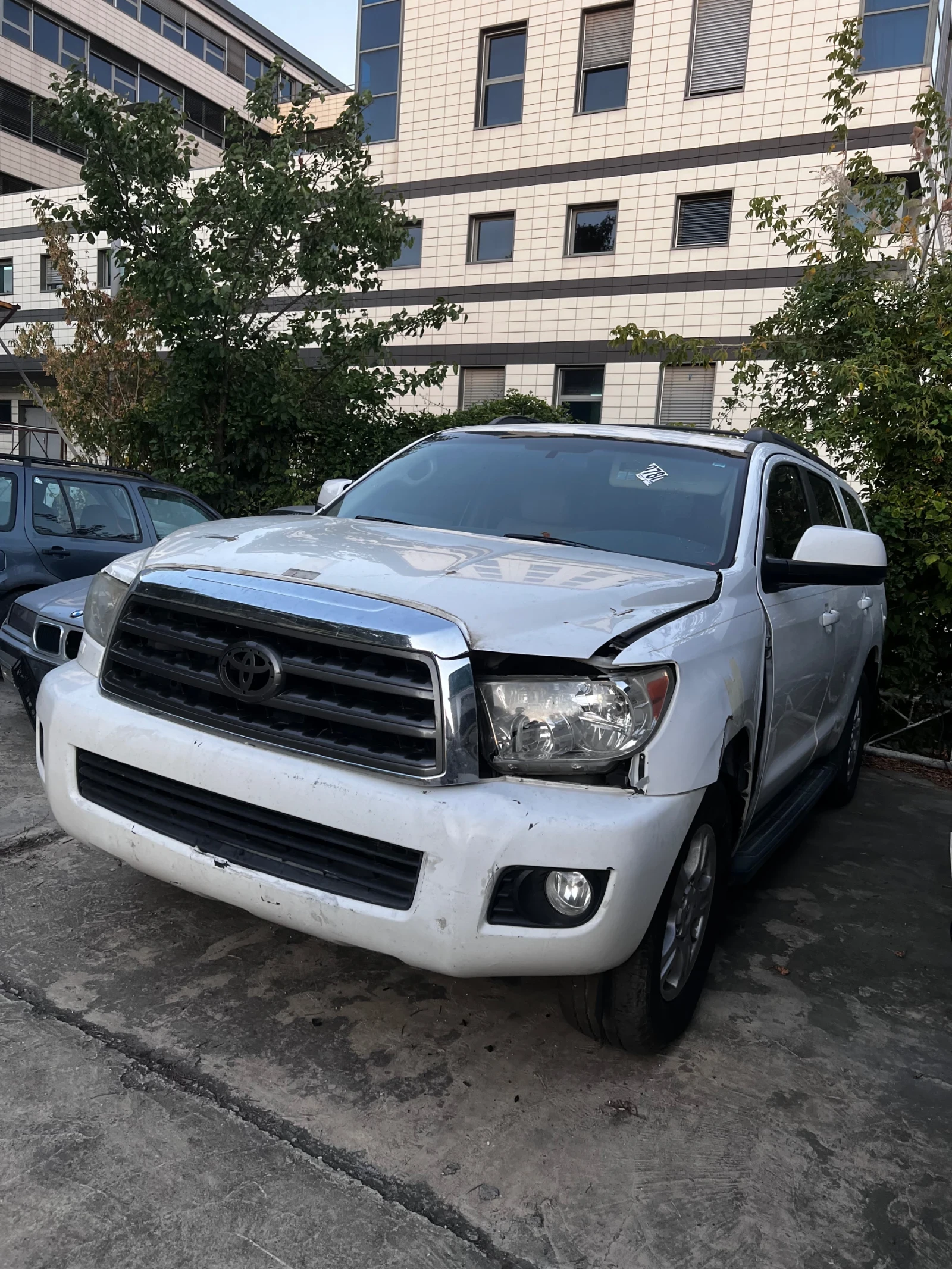 Toyota Sequoia, снимка 2 - Автомобили и джипове - 56012859