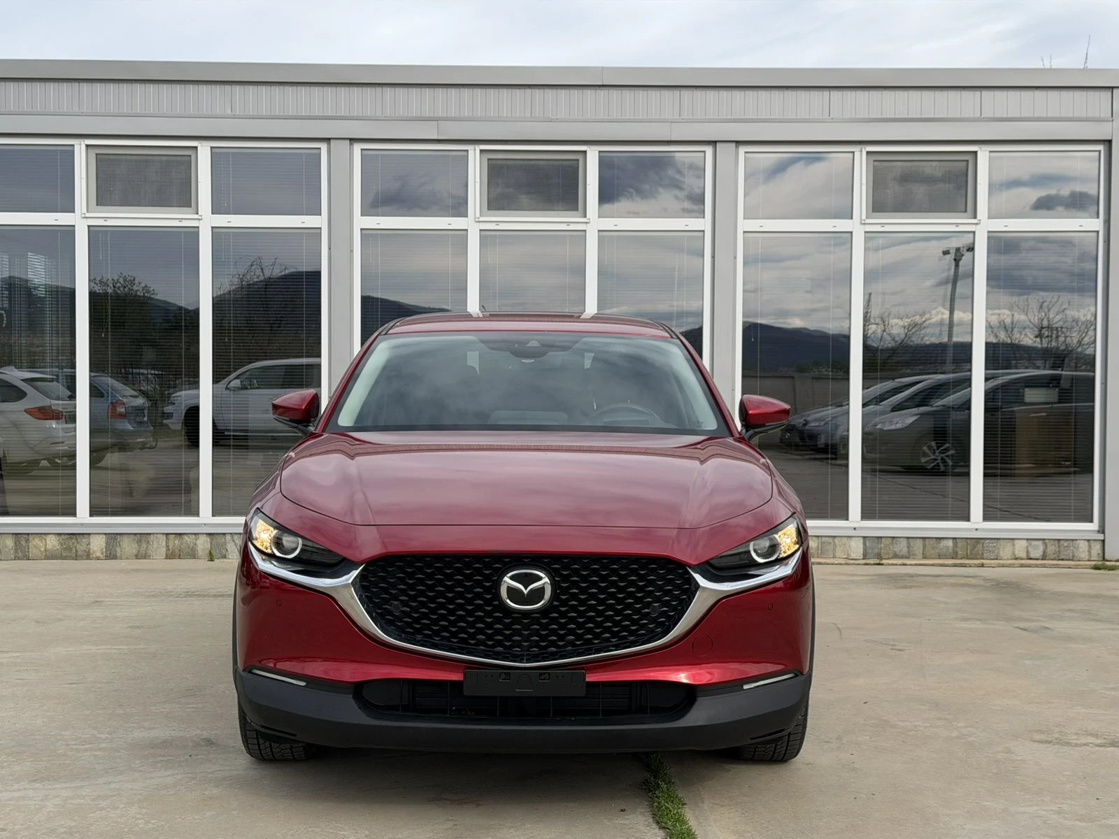 Mazda CX-30 * DISTRONIC* HED-UP* RED CRYSTAL METALLIC, снимка 2 - Автомобили и джипове - 56328847
