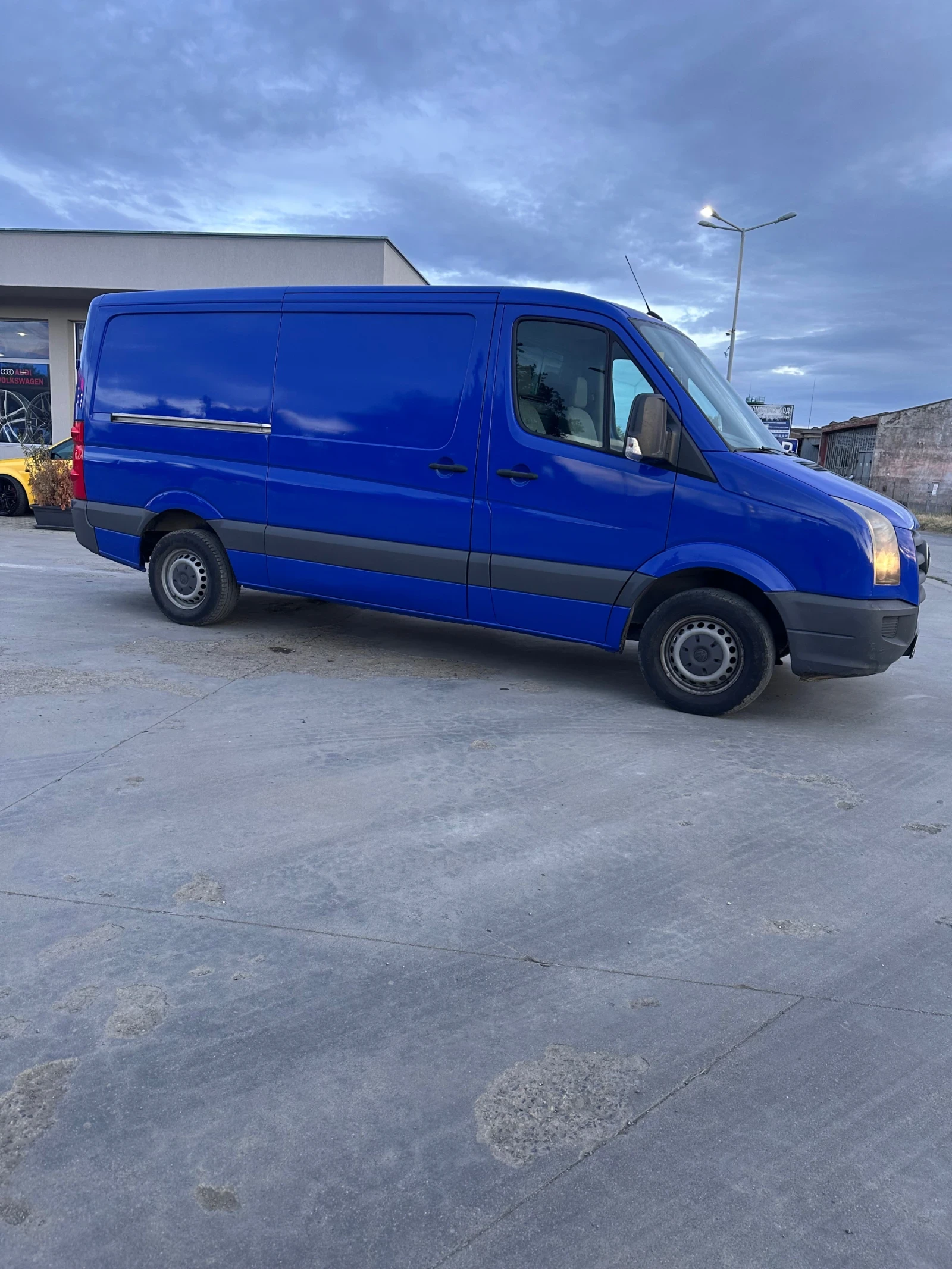 VW Crafter 2.5 TDI 136 к.с., снимка 3 - Бусове и автобуси - 56712908