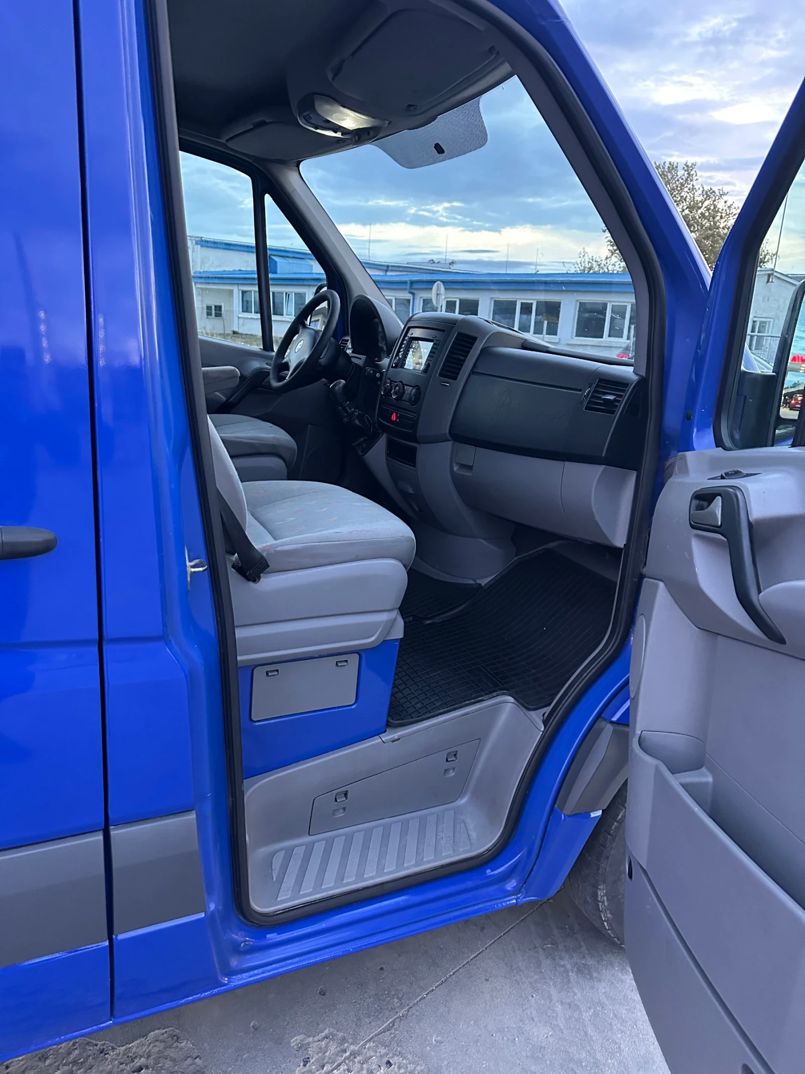 VW Crafter 2.5 TDI 136 к.с., снимка 13 - Бусове и автобуси - 56712908