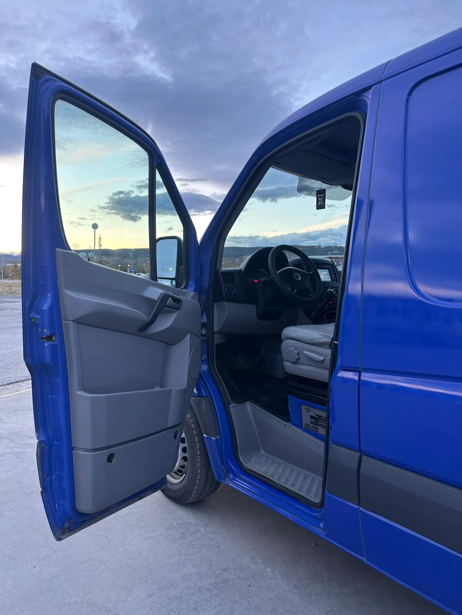 VW Crafter 2.5 TDI 136 к.с., снимка 7 - Бусове и автобуси - 56712908