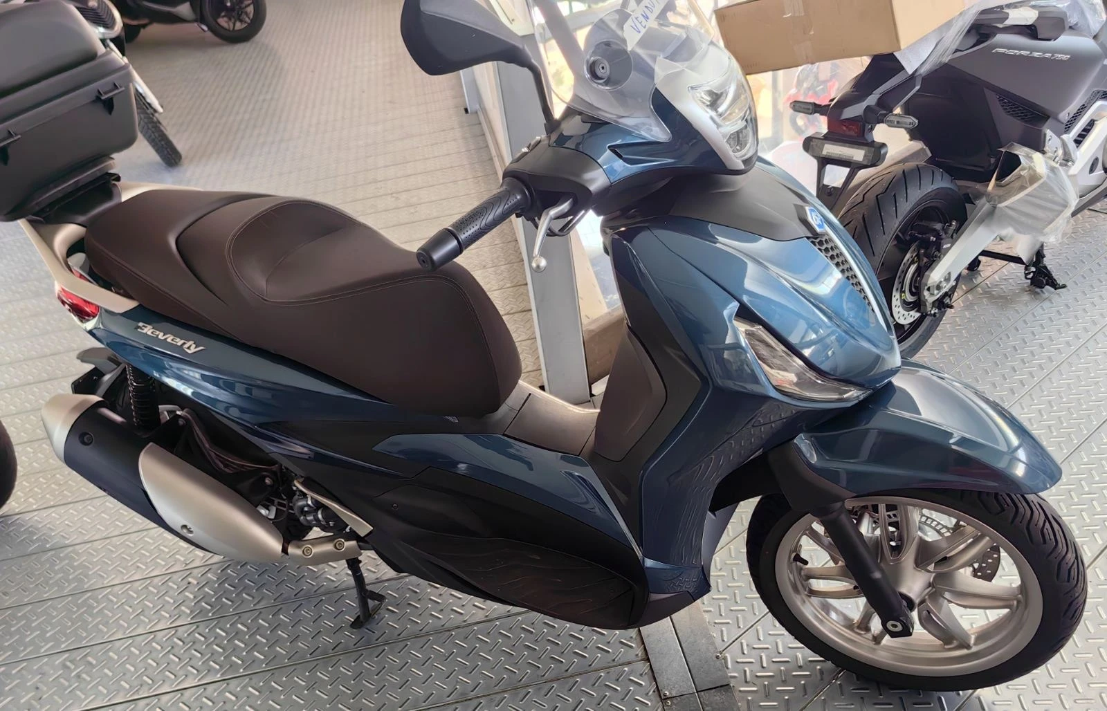 Piaggio Beverly 300hpe 03.2023. | Mobile.bg   14