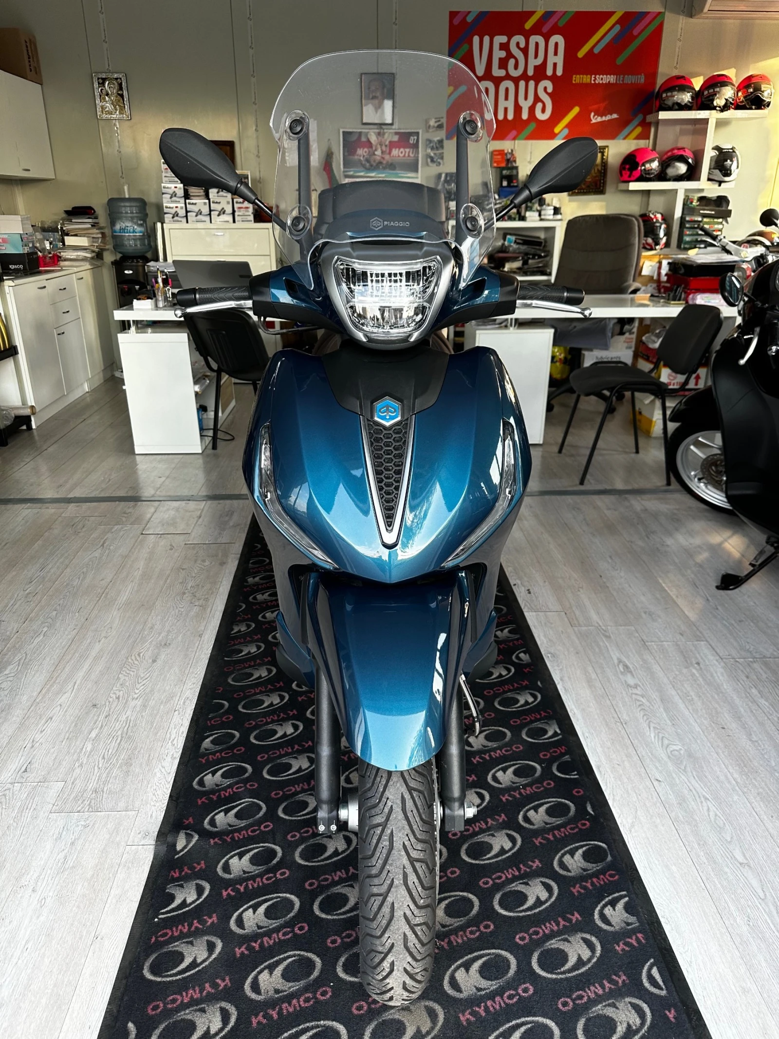 Piaggio Beverly 300hpe 03.2023г. - изображение 8