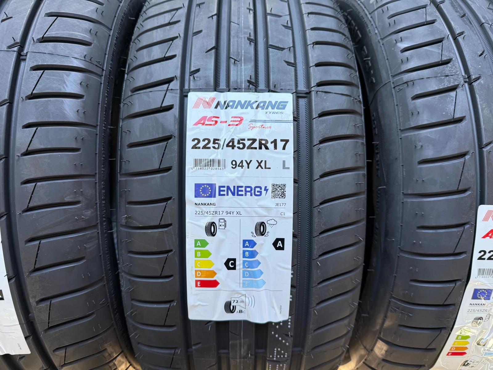 Гуми Летни 225/45R17, снимка 3 - Гуми и джанти - 53799237