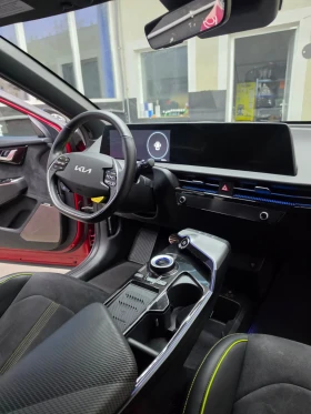 Kia EV6 GT, снимка 17