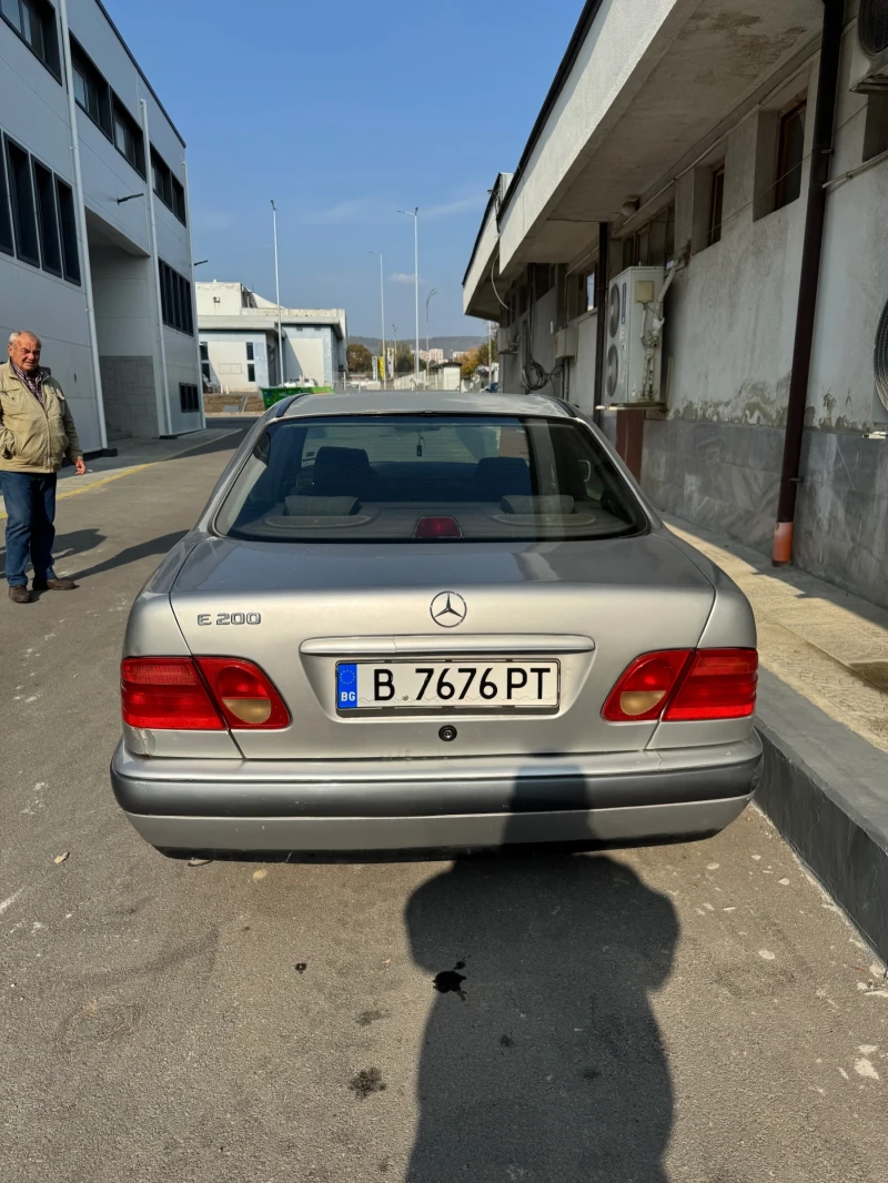 Mercedes-Benz E 200 Mercedes E200 Газ/Бензин, снимка 7 - Автомобили и джипове - 47762242