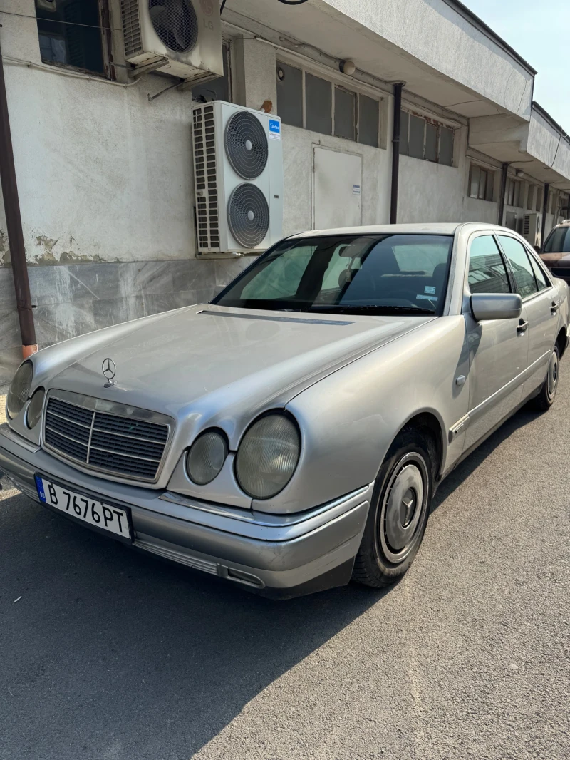 Mercedes-Benz E 200 Mercedes E200 Газ/Бензин, снимка 4 - Автомобили и джипове - 47762242