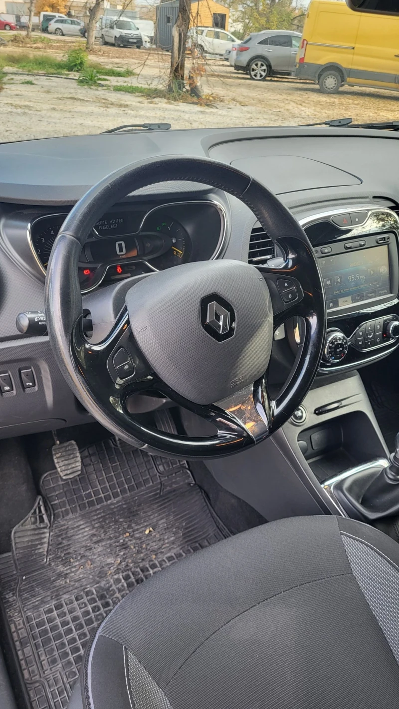 Renault Captur, снимка 10 - Автомобили и джипове - 52537314