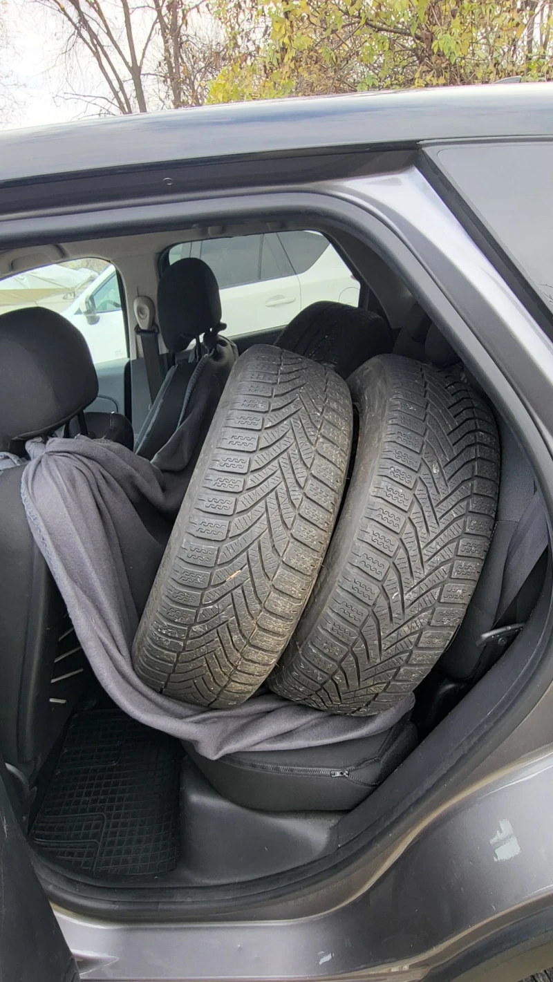 Renault Captur, снимка 13 - Автомобили и джипове - 52537314