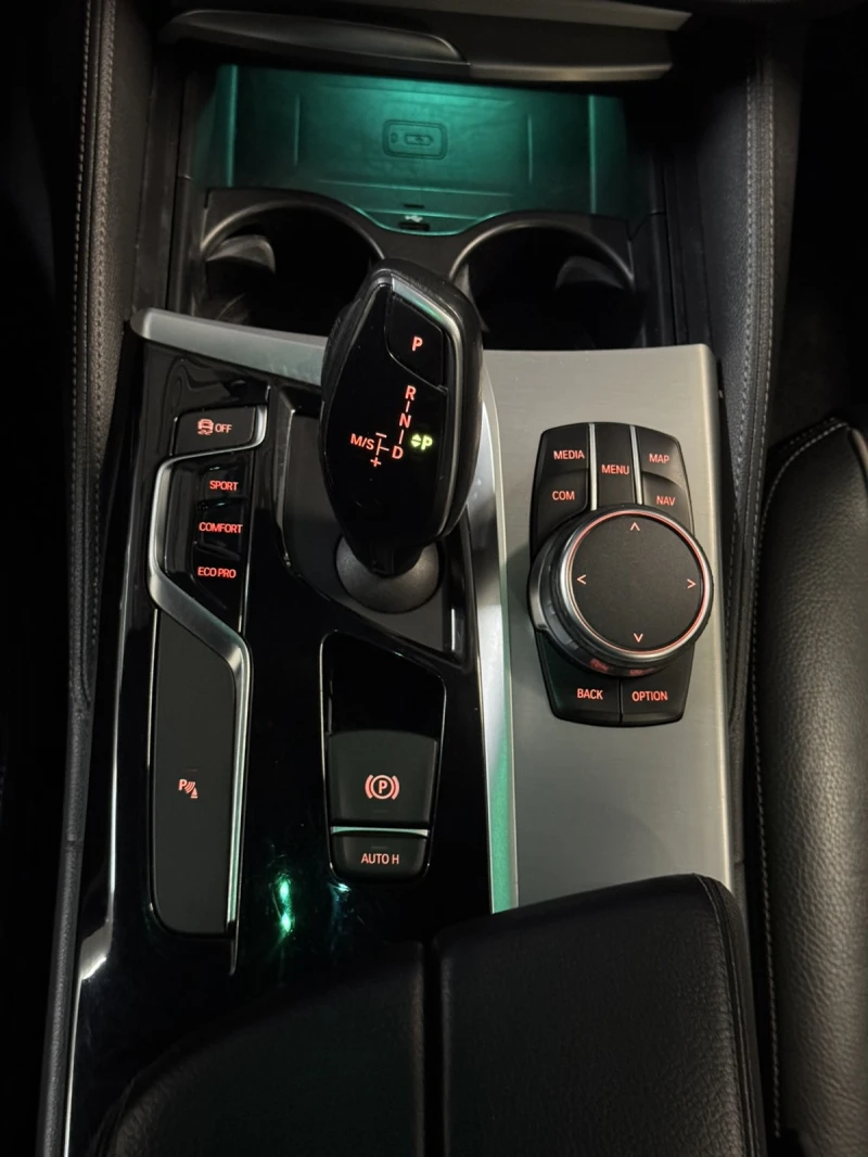 BMW 530 D  Luxury line, снимка 12 - Автомобили и джипове - 52846497